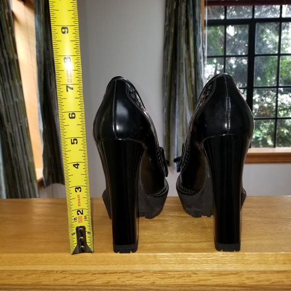 Burberry Prorsum black patent platform pumps. Sz 36 - Picture 3 of 6